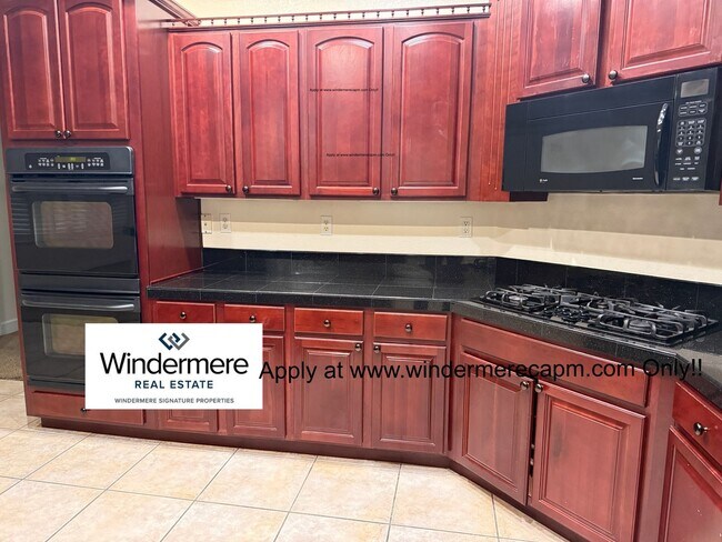 Building Photo - Welcome Home To This Well Maintained Immaculate Westlake Gated Community HOME!