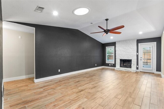 Foto del edificio - 1104 Durham Dr