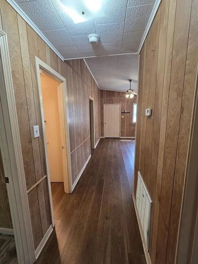 Building Photo - Single Family Residence