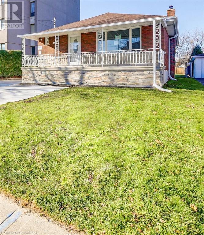 Photo principale - 394 E 42nd St