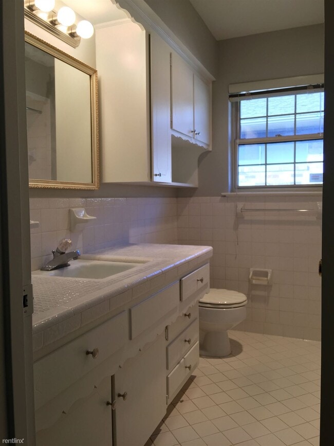 Building Photo - 2 br, 2 bath House - 8217 Lullwater Dr