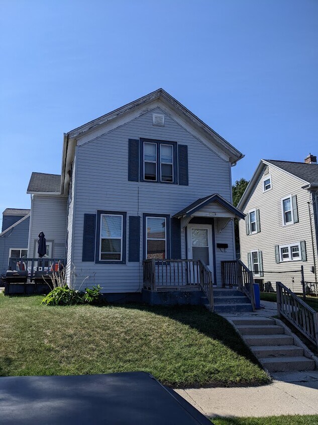 1424 S 11th St, Manitowoc, WI 54220 House Rental in Manitowoc, WI