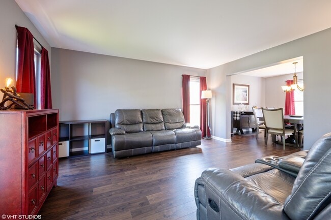 Foto del edificio - 1196 Hummingbird Ln