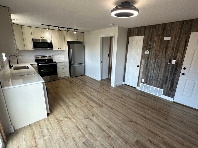 Building Photo - 100 Cove Blvd