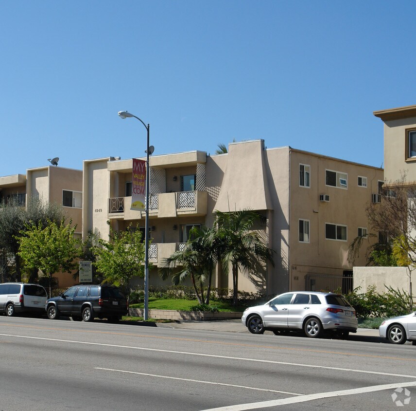 Building Photo - 4949 Laurel Canyon Blvd