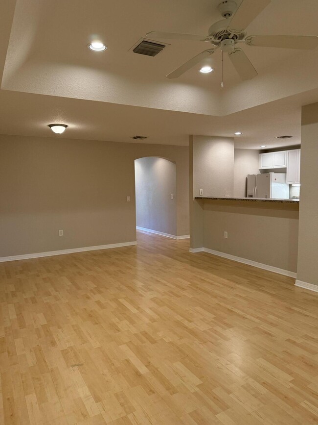 Building Photo - 1739 N Dovetail Dr
