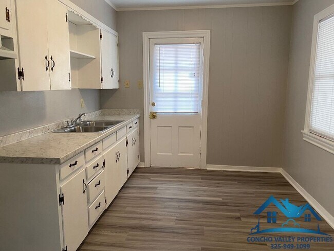 Foto del edificio - 215 Paint Rock Rd