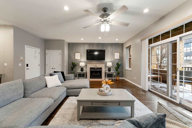 Building Photo - 1909 S Michigan Ave