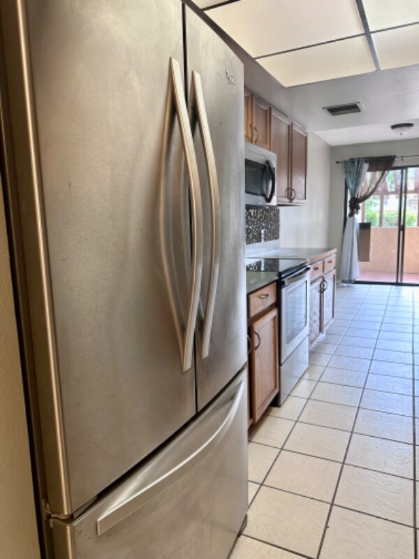 Building Photo - 1904 Cashew Ct