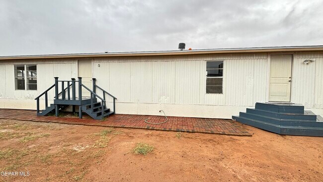 Foto del edificio - 6047 Deer Ave