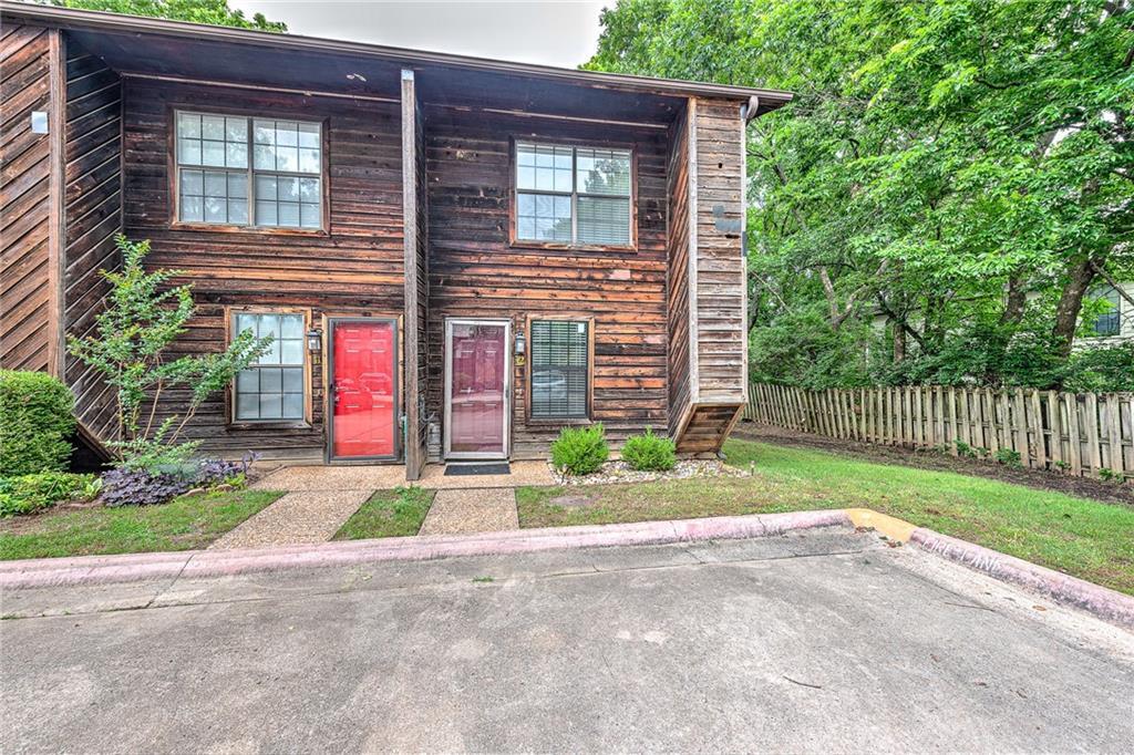 Primary Photo - 1376 Oakland Ave