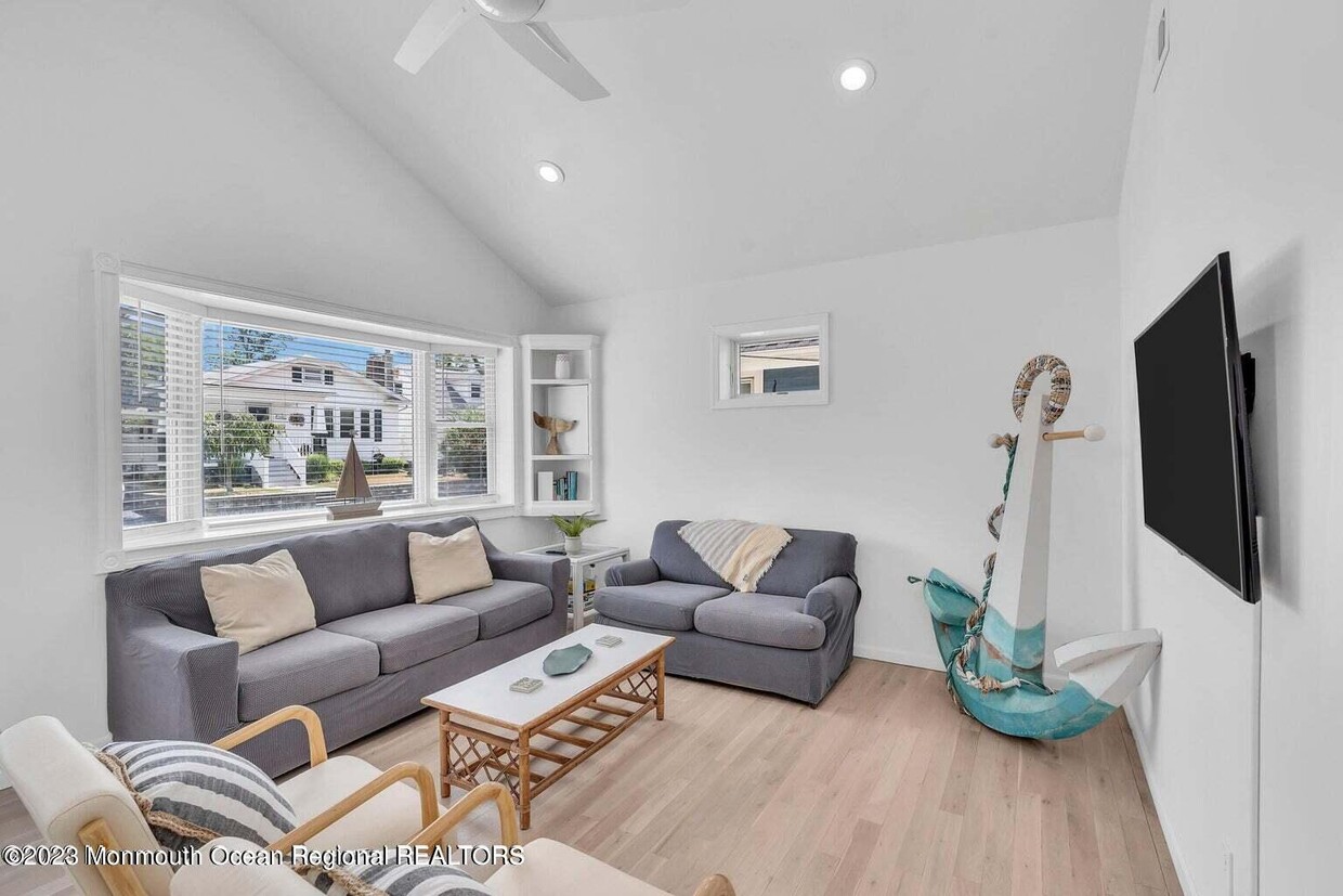 Primary Photo - 638 Redmond Ave