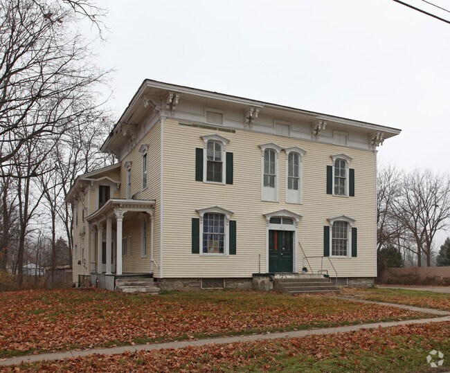 815 N Clinton St, Grand Ledge, MI 48837 Apartments Grand Ledge, MI