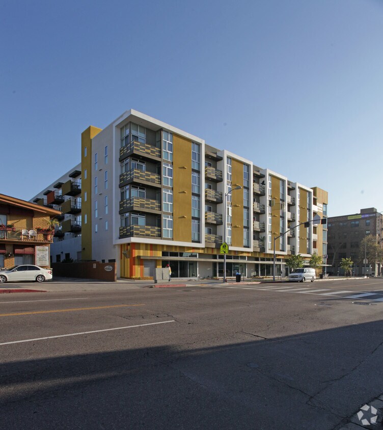 Foto del edificio - Metro at Hollywood Senior Apartments