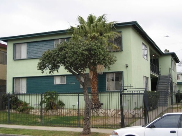 Building Photo - Dixon Manor