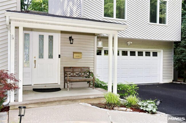 Building Photo - 69 Pittis Ave
