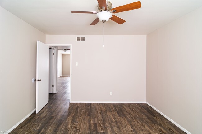 Building Photo - 2 br, 1 bath  - SOL Apartments