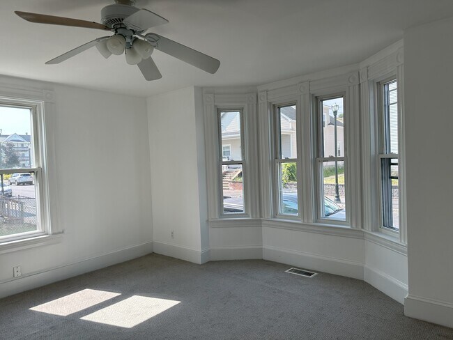 Building Photo - 495 Rimmon St