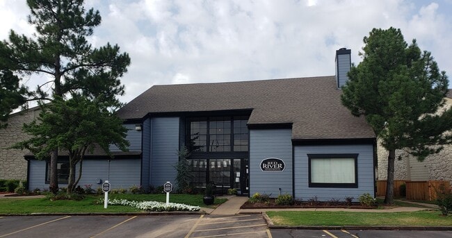 Building Photo - The Arlo at River’s Edge