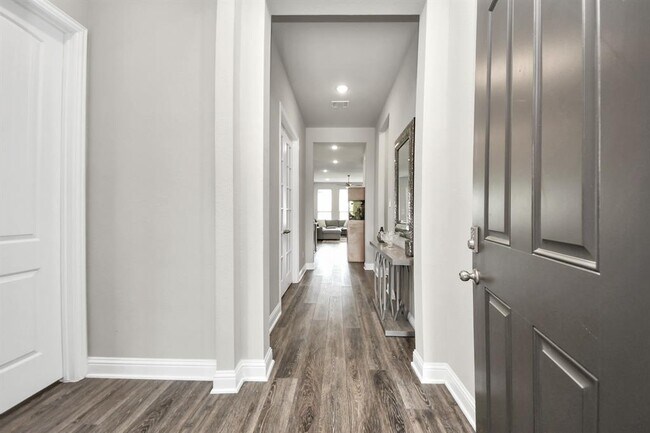 Foto del edificio - 6331 Cambrai Wood Ln