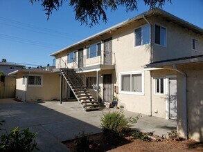 Building Photo - 3220 Williamsburg Dr