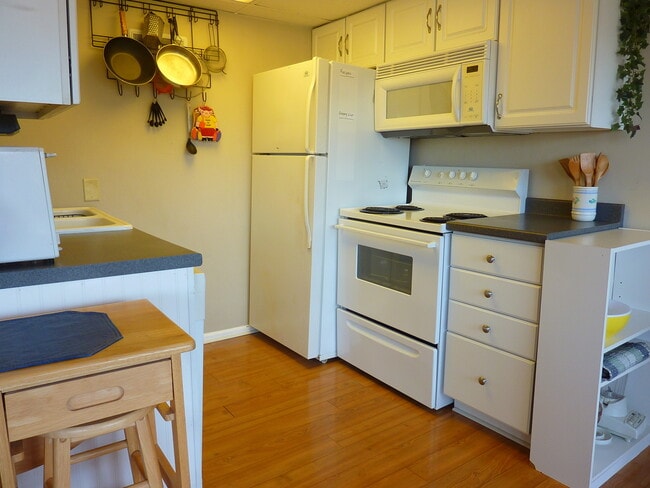 Foto del edificio - 1BR/1BA Penthouse Condo | University Tower...