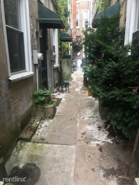 Building Photo - 1 br, 1 bath Townhome - 1038 Pine St