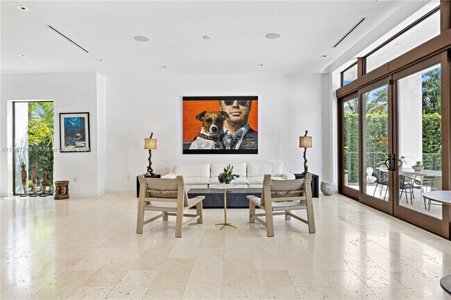 Building Photo - 110 Venetian Way Dilido Is