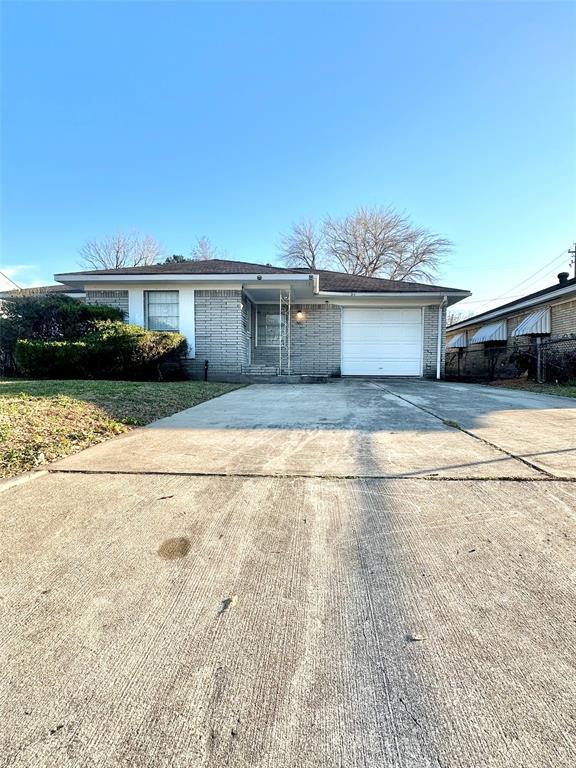 Building Photo - 8706 Tilgham St