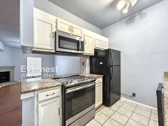 Foto principal - 8655 Datapoint Dr