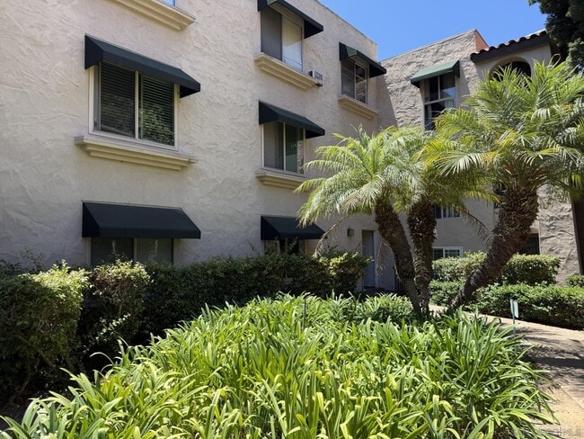 Building Photo - 2520 Clairemont Dr