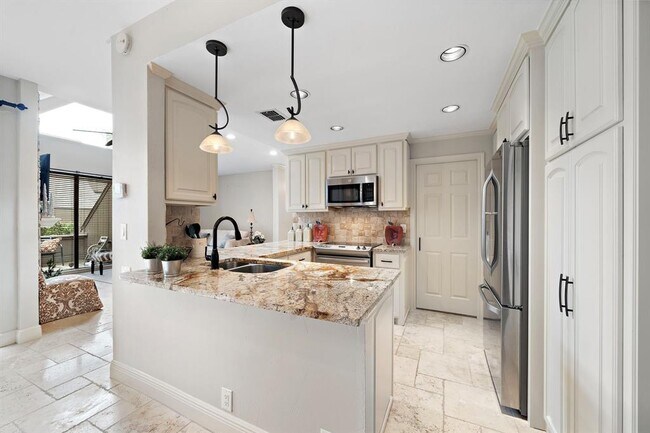 Building Photo - 280 Litchfield Ln