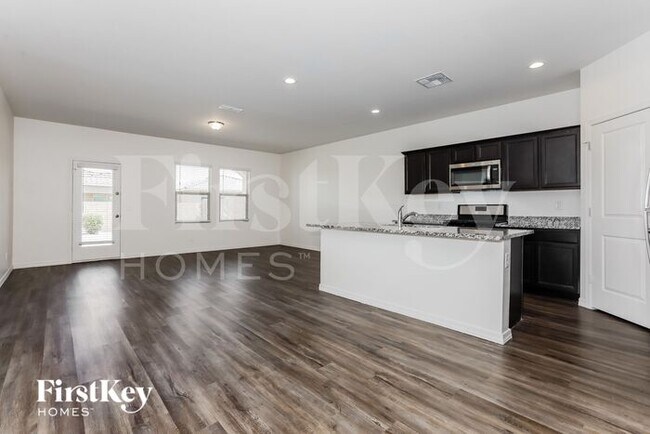 Foto del edificio - 324 W Powell Dr