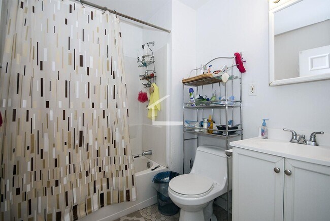 Foto del edificio - Great 4 Bedroom Available 9/1/26