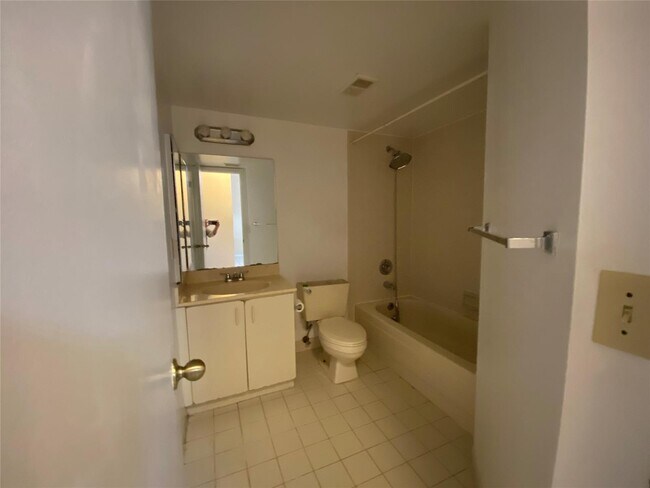Foto del edificio - 8701 Wiles Rd