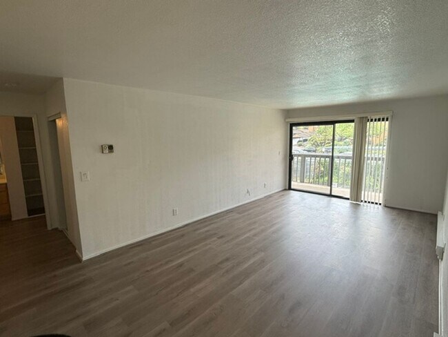 Foto del edificio - 1-bedroom San Pablo Apartment in Gated Community