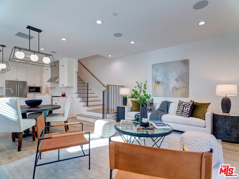 Foto principal - 10622 Ayres Ave