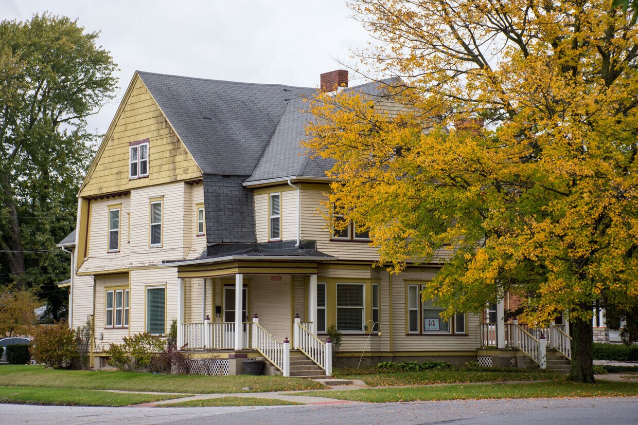 Primary Photo - Spacious Duplex in South Bend
