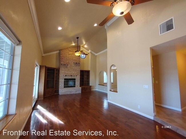 Building Photo - 3 br, 2.5 bath House - Place 901 Sol Ct