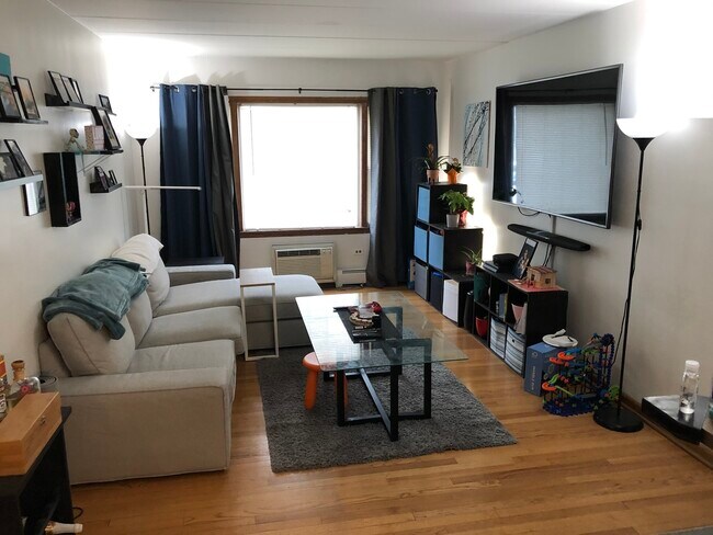 Foto del edificio - 7301 Dixon St