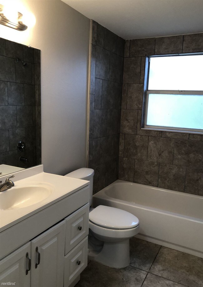 Foto del edificio - 2 br, 1 bath House - 560 Yale Rd