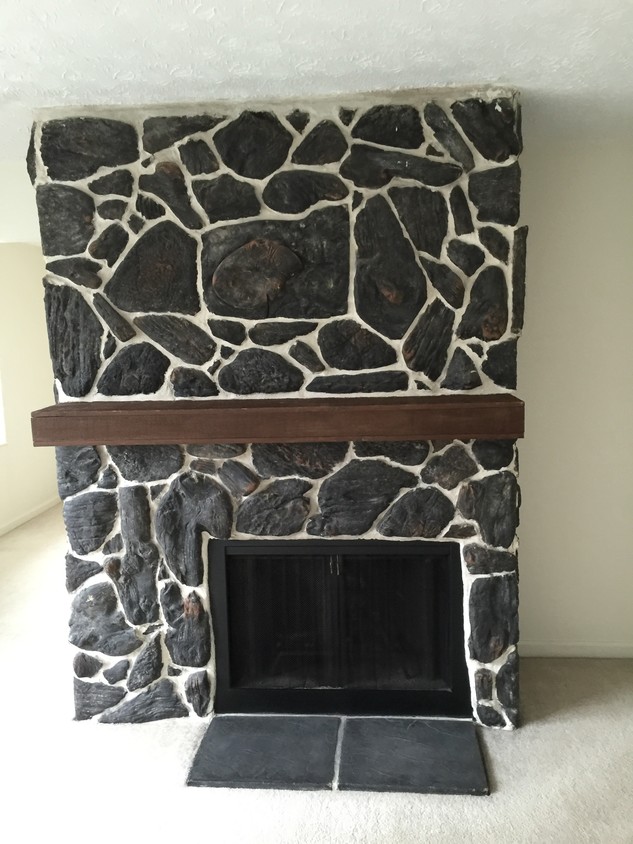 living room, fireplace - 3718 Indian Run Dr