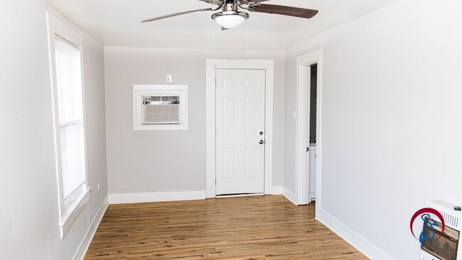 Foto del edificio - 1 bed 1 bath Garden District Studio Apartment