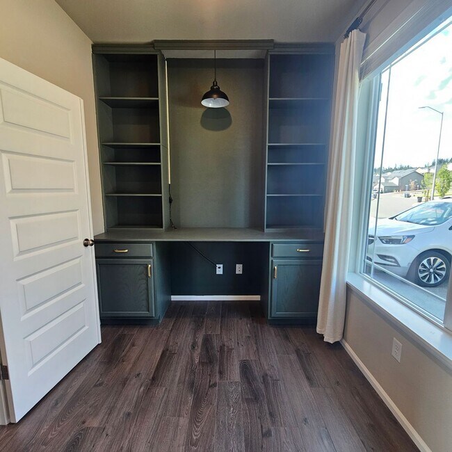 Building Photo - Beautiful 4-Bedroom Home with Spacious Lof...