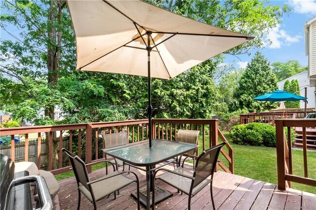 Foto del edificio - 14 Riverwoods Ct