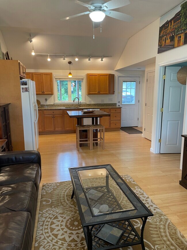 Foto del edificio - 18 Woodside Meadow Rd