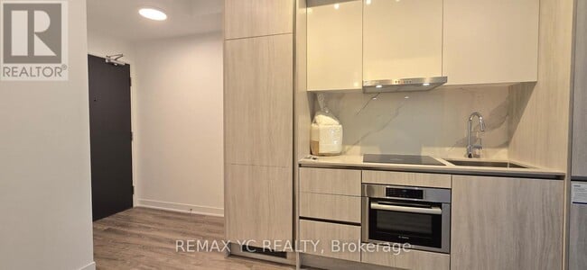 Building Photo - 180 Front St E