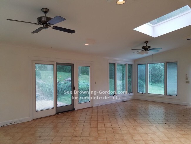Building Photo - 1808 Kingsbury Dr