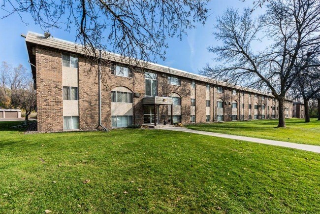 3050 Old autopista 8, Roseville, MN - 3050 Old Hwy 8