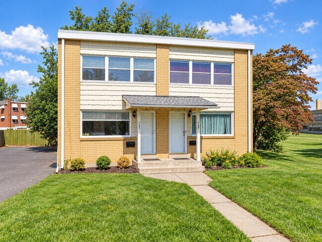 Building Photo - 727 W Emaus Ave